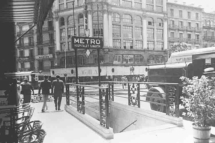 Pelai–Ronda entrance to Universitat station, 1940. Photograph by Puig Farran. Source: TMB Foundation Archive.