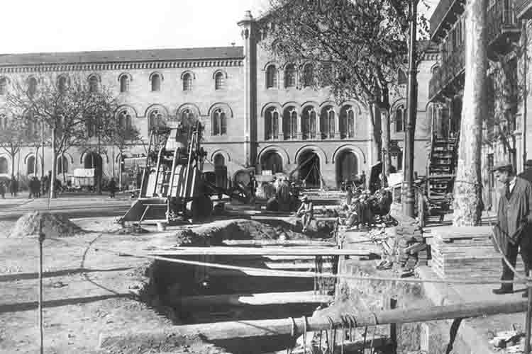 Construction of Universitat station. 1925. Photograph by Brangulí. Source: TMB Foundation Archive.