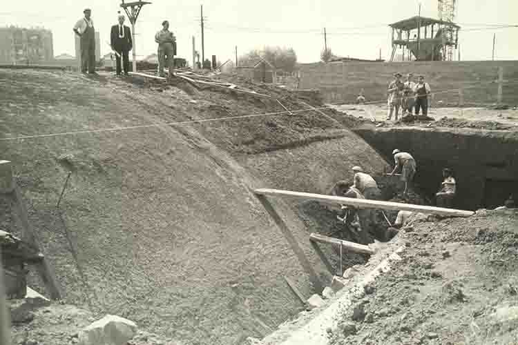 Construction of Glòries station, 1949. Photograph by Puig Farran. Source: TMB Foundation Archive.