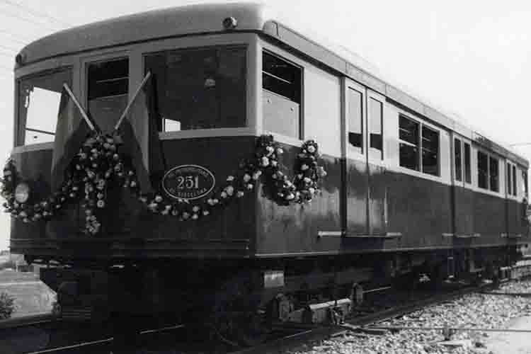 Entry into service of the Series 200A train, 1 July 1944. Photograph by Carlos Pérez de Rozas. Source: TMB Foundation Archive.