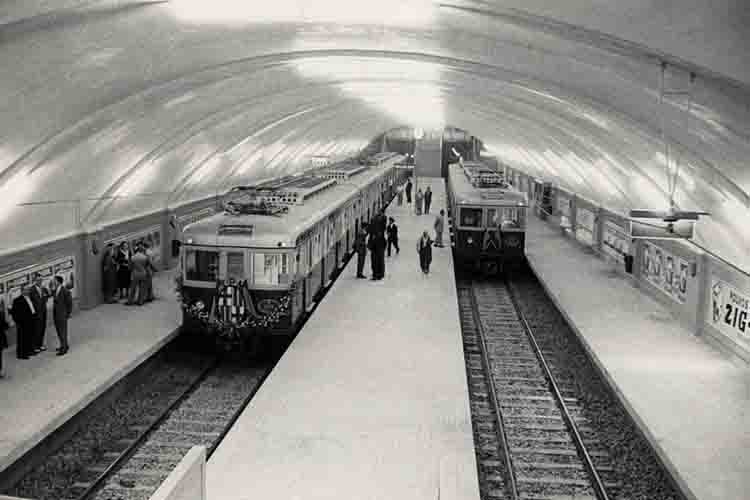 La Sagrera station, on the Metro Transversal branch line and now part of L5, with a Series 600 train, 1959. Photograph by Brangulí. Source: TMB Foundation Archive.