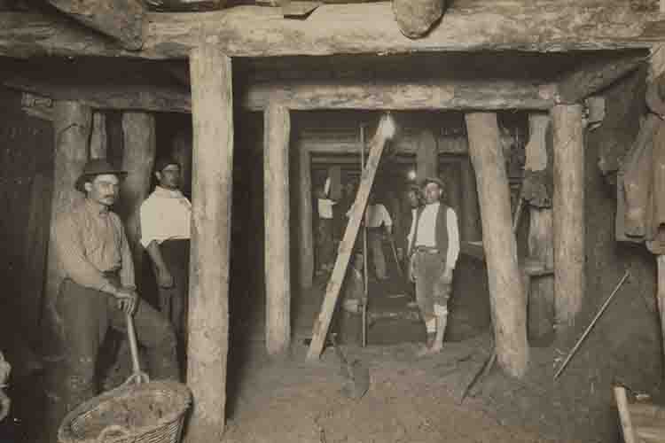 Progress of tunnel excavation works on Rocafort Street, 5 March 1923. Unknown author. Source: TMB Foundation Archive.