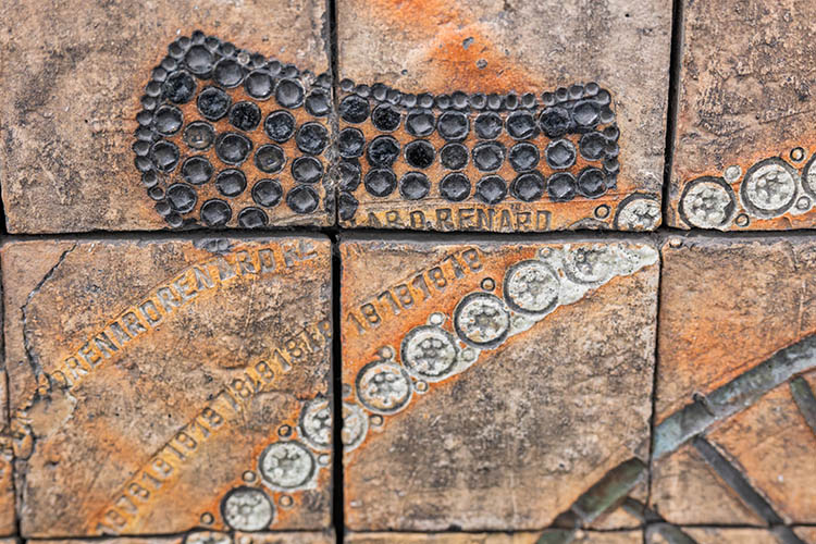 Detalle del panel restaurado
