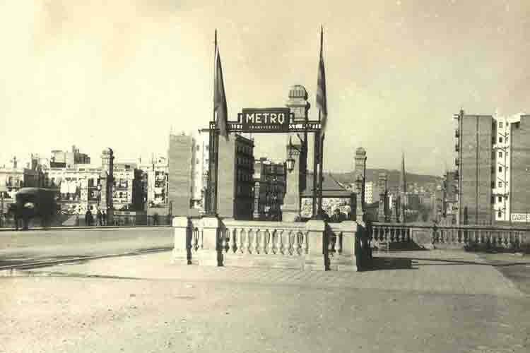 Entrance to Marina station, 1932. Photograph by Puig Farran. Source: TMB Foundation Archive.