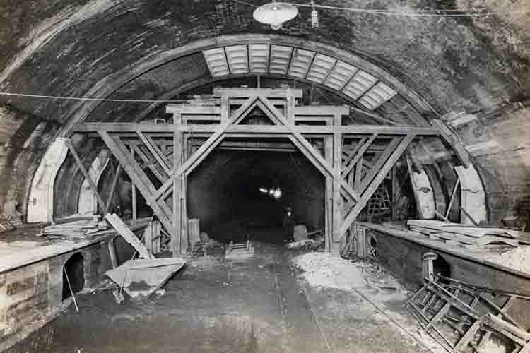 Construction of Rocafort station, 16 January 1925. Unknown author. Source: TMB Foundation Archive.