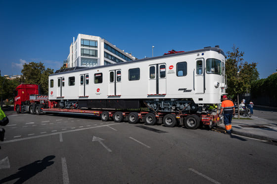 Camió transportant part del 1100